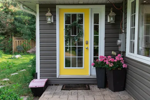 22 Robert Drive, ON K0L 1C0