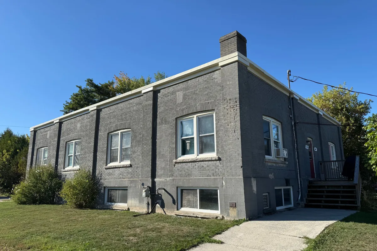 306-308 Oak Street, ON K7G 2R6