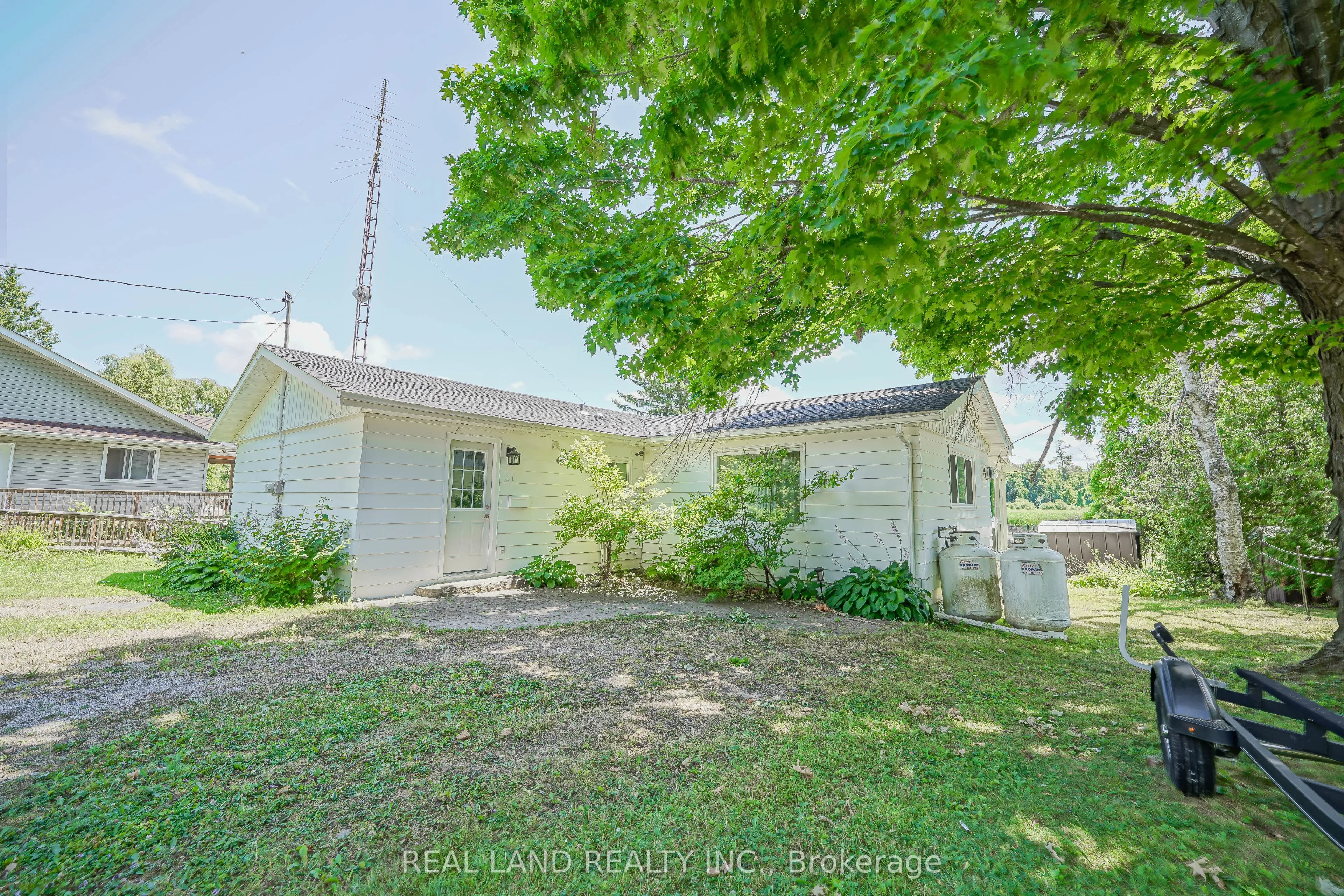 21 Marilyn Crescent, ON K0L 1T0