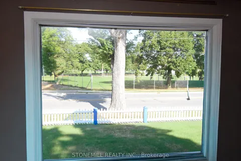 272 Carlton Street, ON L2N 1B9