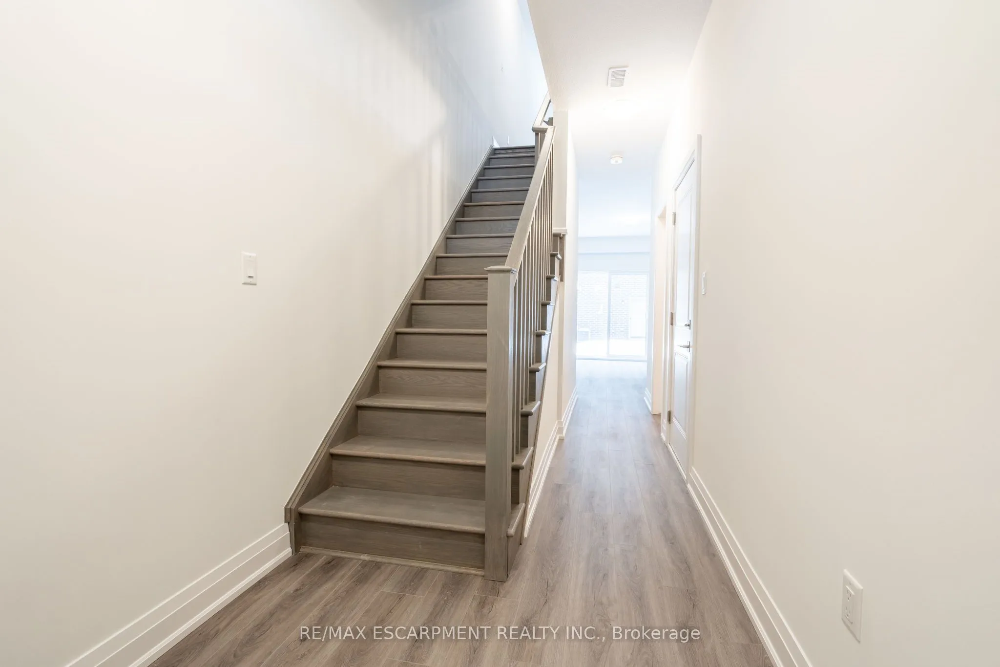 16 CLEAR VALLEY Lane, ON L0R 1W0