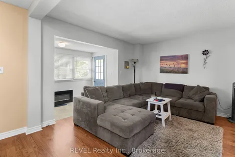 32 Bay Avenue, ON L3B 3G6