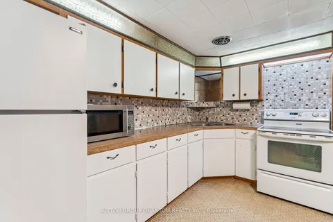 8 BERMUDA Drive, ON L2M 4E6