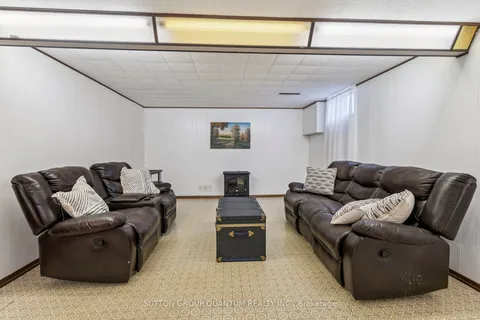 8 BERMUDA Drive, ON L2M 4E6