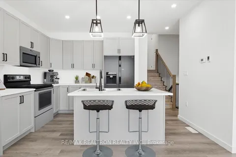 11 Summit Crescent, ON K8N 0A2