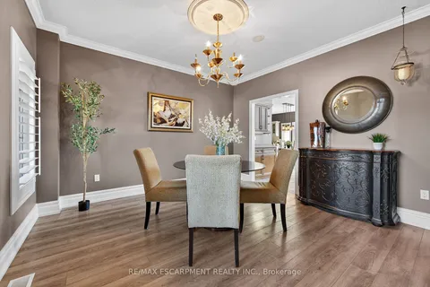 8 Blackburn Court, ON N3W 2N9