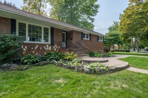 601 Hollywood Place, ON N7V 2J1