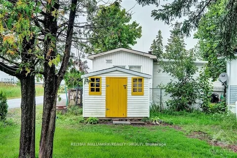 2 Spring Lake Private, ON K0A 1B0