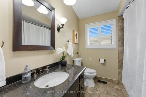 31 Buckingham Street, ON N3R 3A9