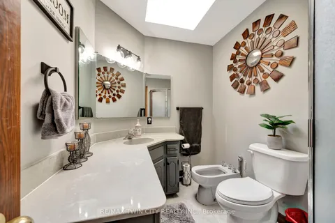 132 Oak Street, ON N3Y 4S3