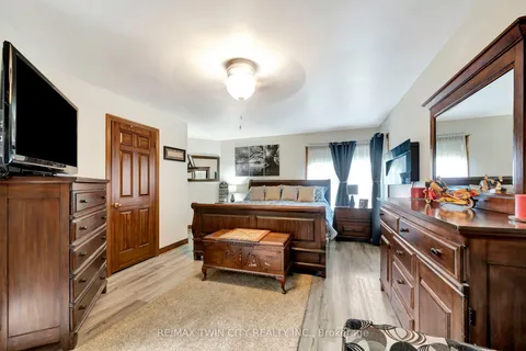 132 Oak Street, ON N3Y 4S3