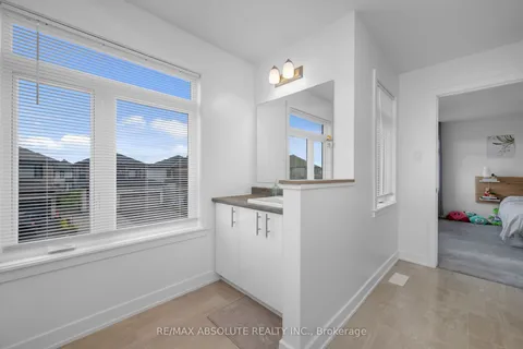 207 Osterley Way, ON K2S 2N6