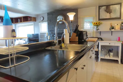 9 LAKESHORE Boulevard, ON N0H 2G0