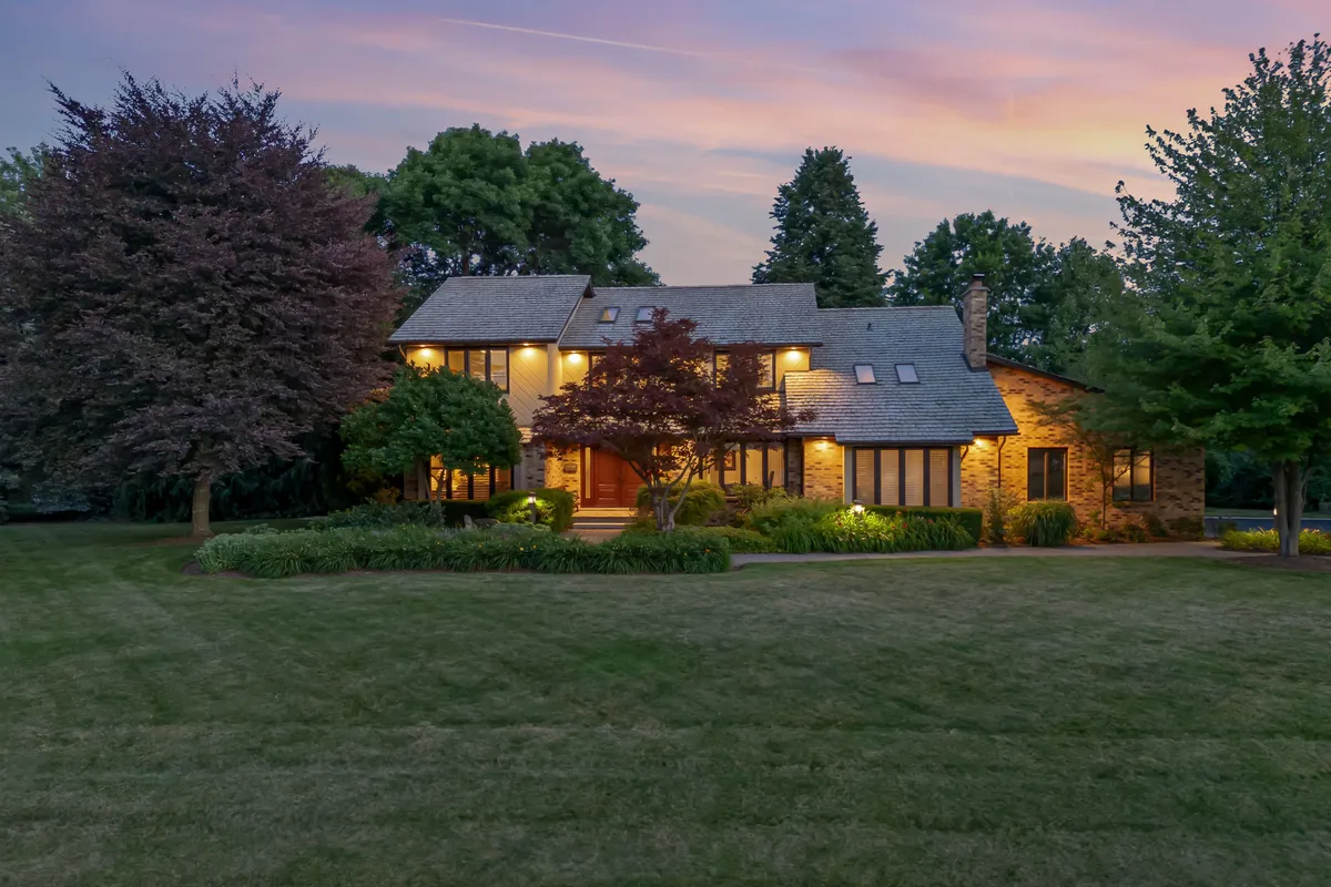 8 Lochside Drive, ON L8E 5T6