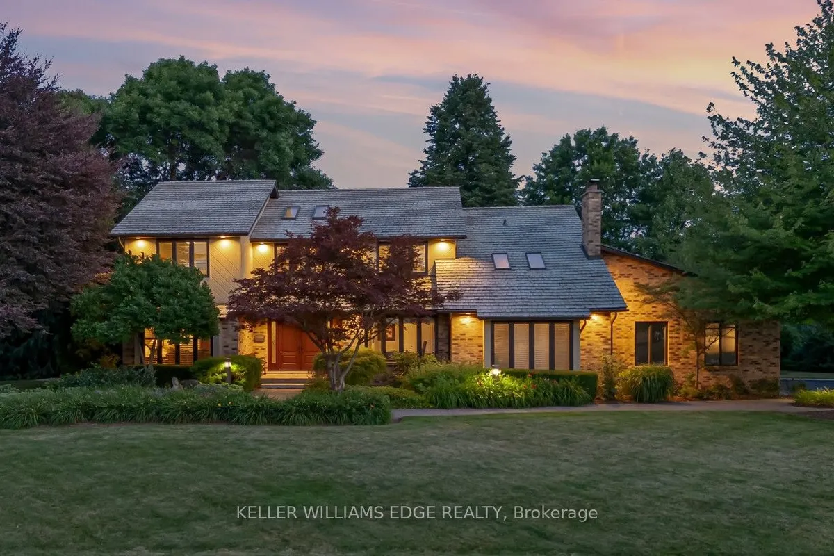 8 Lochside Drive, ON L8E 5T6