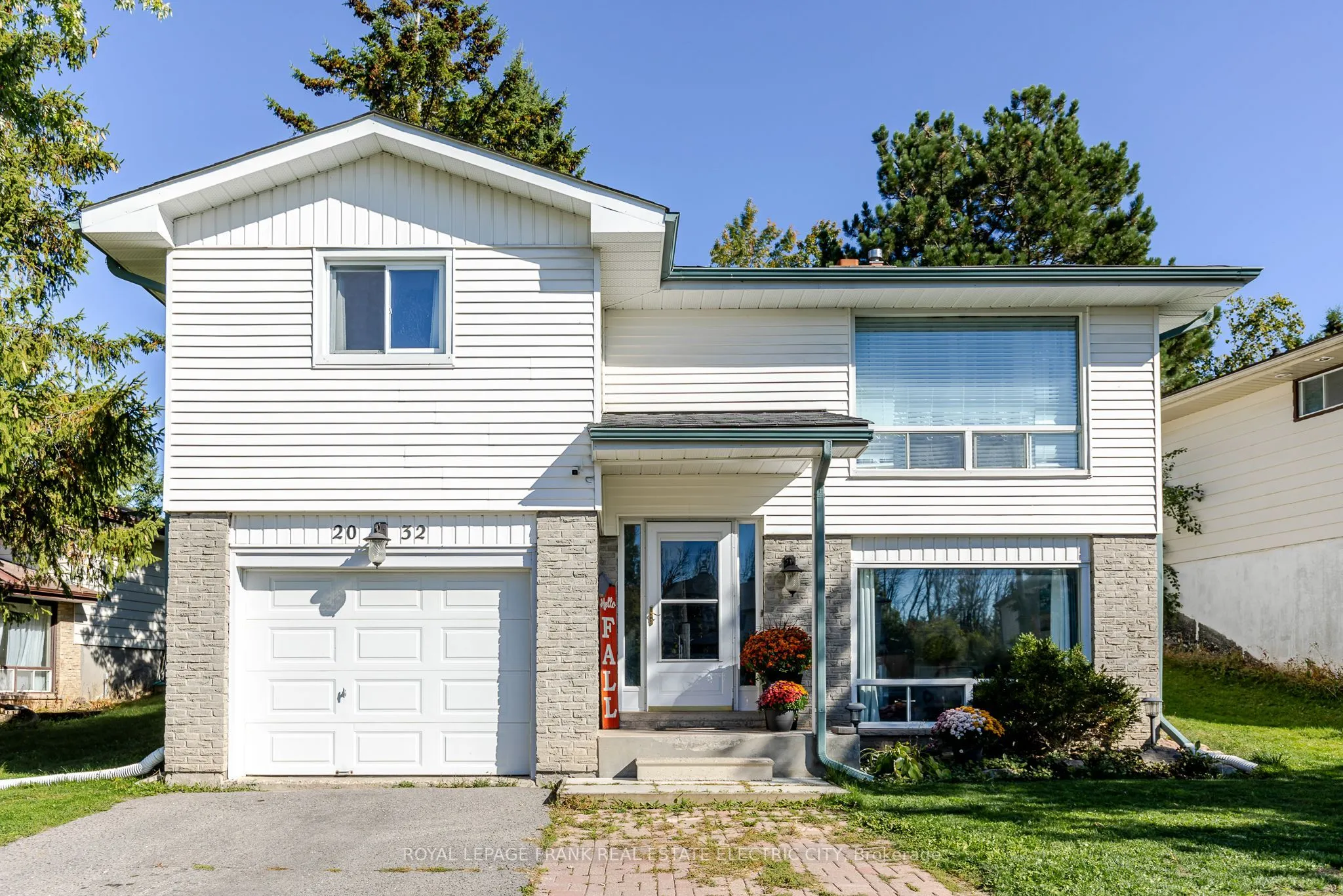 2032 Walker Avenue, ON K9L 1S1