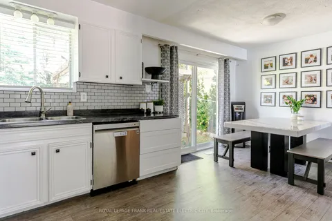 2032 Walker Avenue, ON K9L 1S1