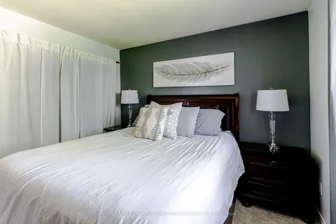 2032 Walker Avenue, ON K9L 1S1