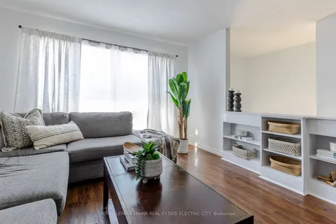 2032 Walker Avenue, ON K9L 1S1