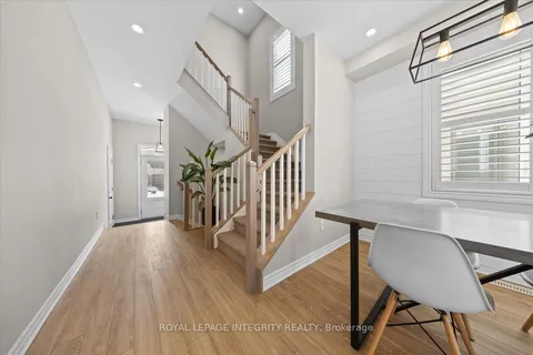 355 Crossway Terrace, ON K2S 2Z3