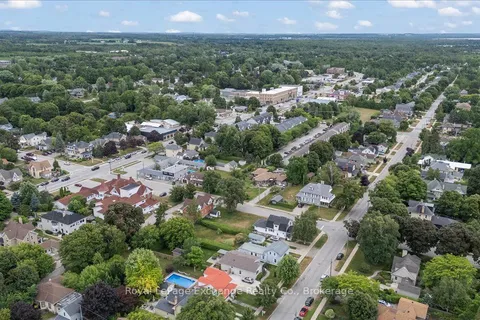 40 Grosvenor Street, ON N0H 2L0