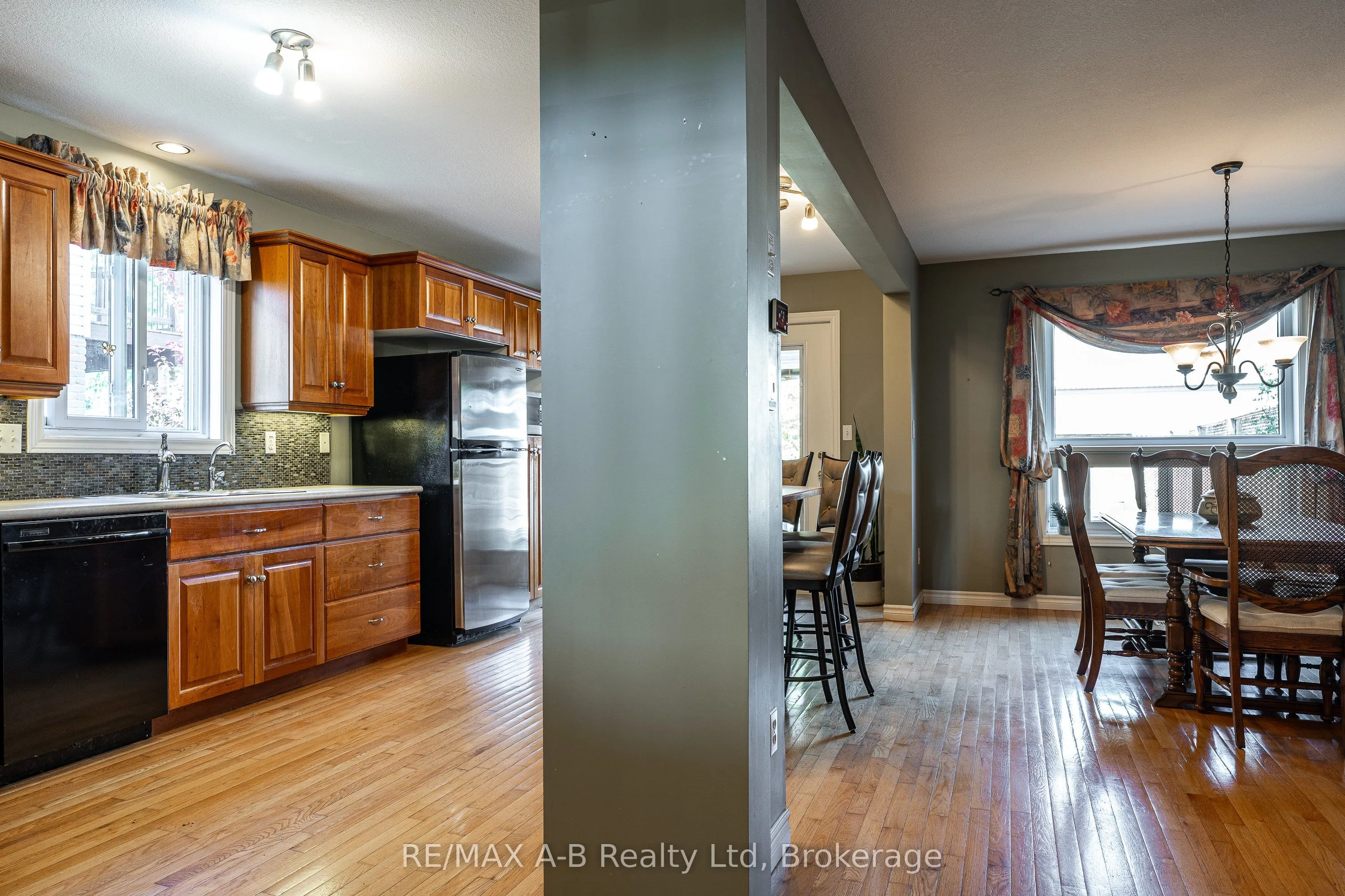 384 Douglas Street, ON N5A 7Z7