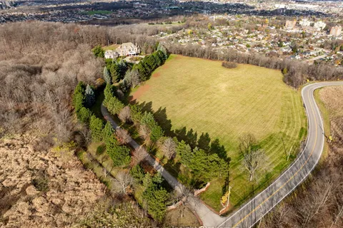 75 Ridge Road, ON L8J 2V9