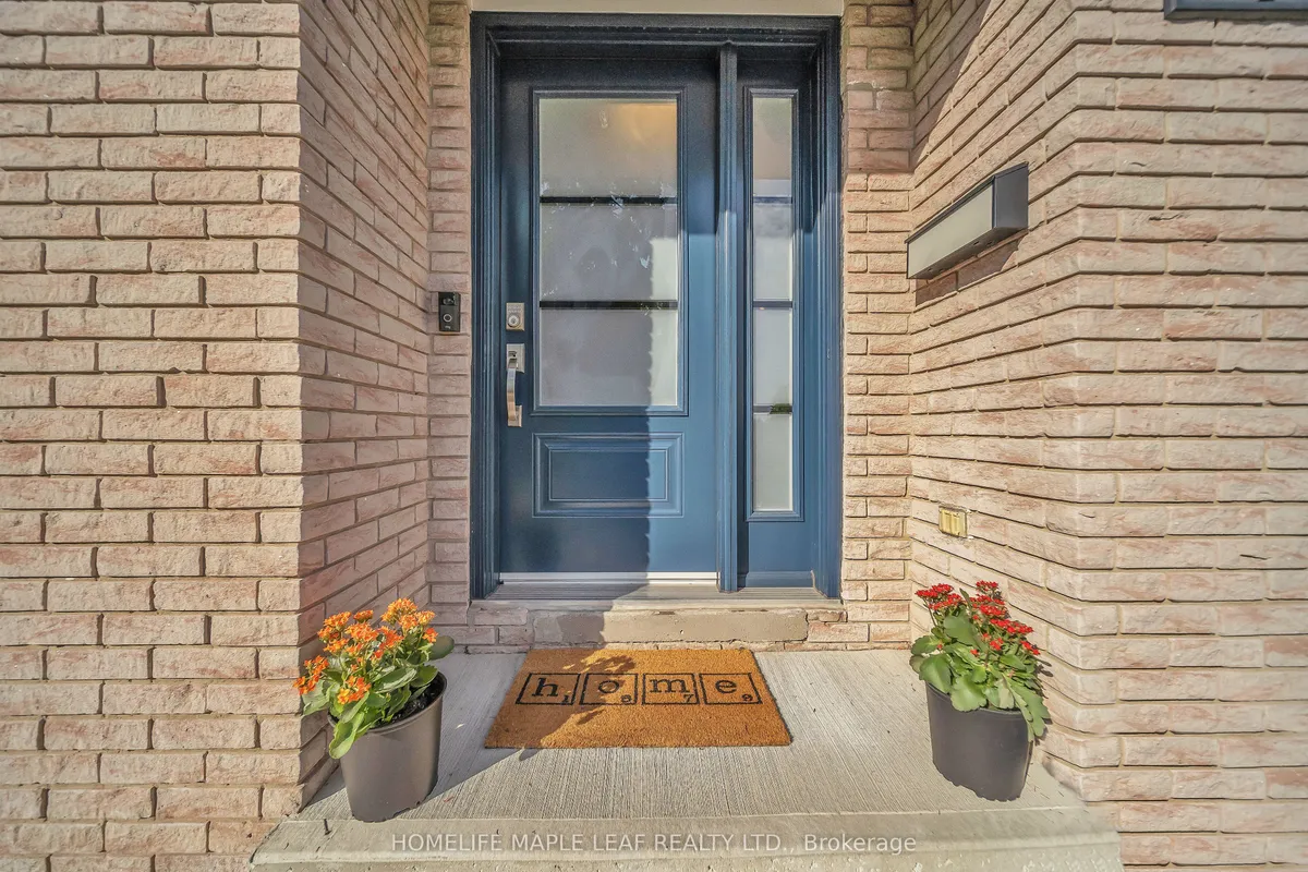 4 Lisa Court, ON L8V 4P9