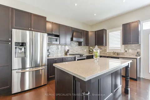 16 Meek Avenue, ON L9W 6W8