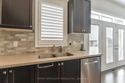 16 Meek Avenue, ON L9W 6W8