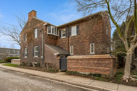 15 Trafalgar Street, ON L2R 3L9