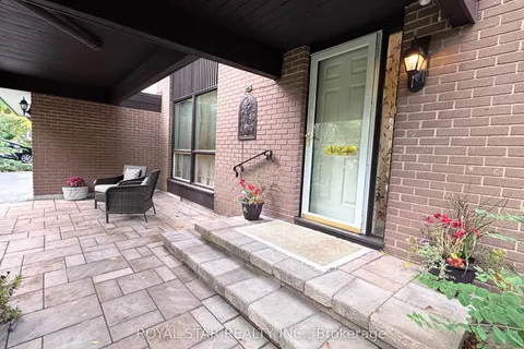 14 Pentland Crescent, ON K2K 1V5