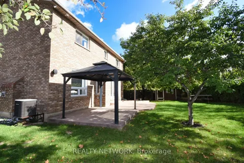 29 Riviera Ridge, ON L8E 5E6