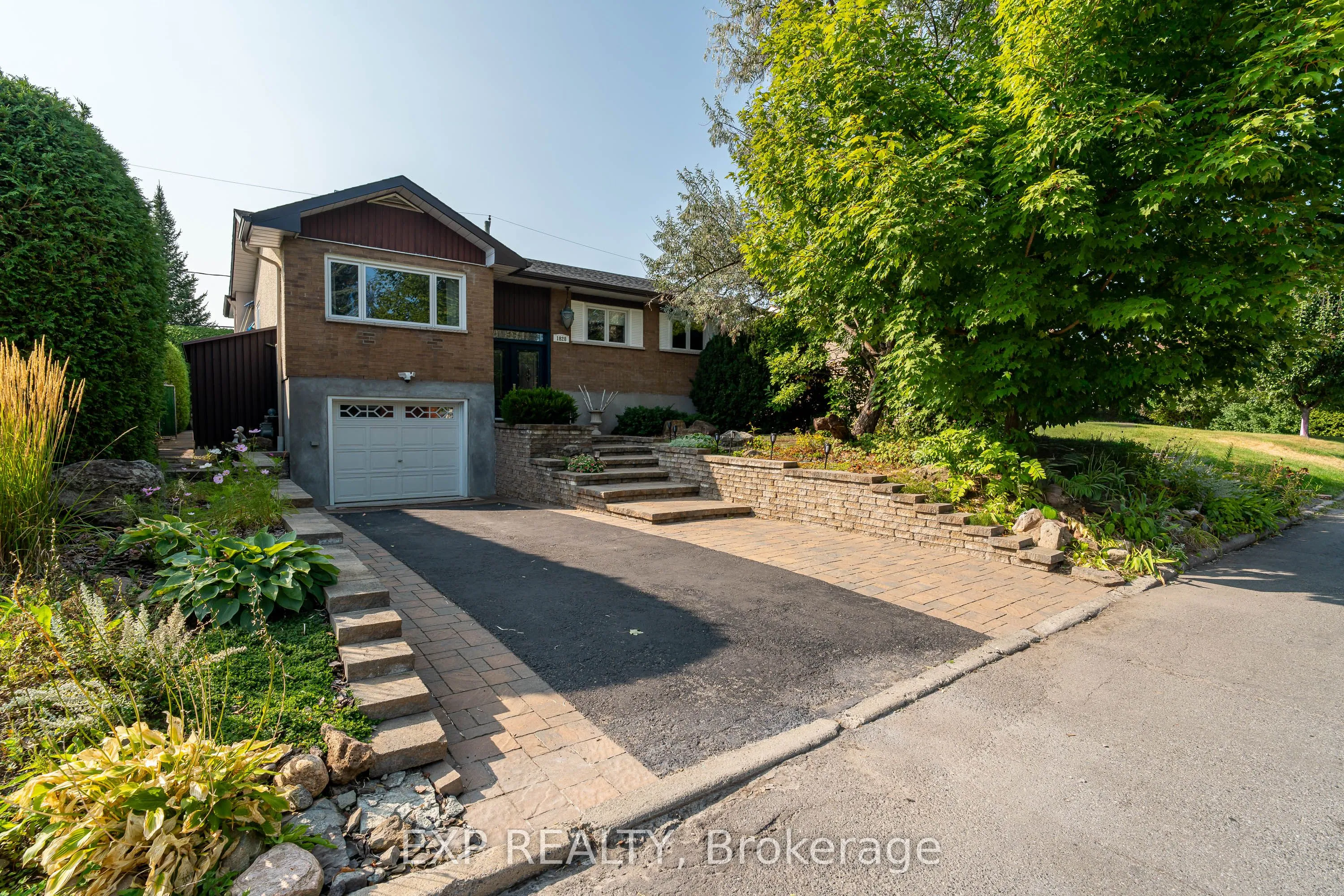 1828 Lorraine Avenue, ON K1H 6Z8