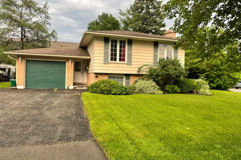 2 Trelawn Parkway, ON L3C 1W3