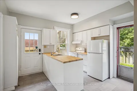 33 Rose Avenue, ON N3S 2M3