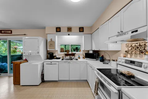 305 Church Street, ON K7R 3X9