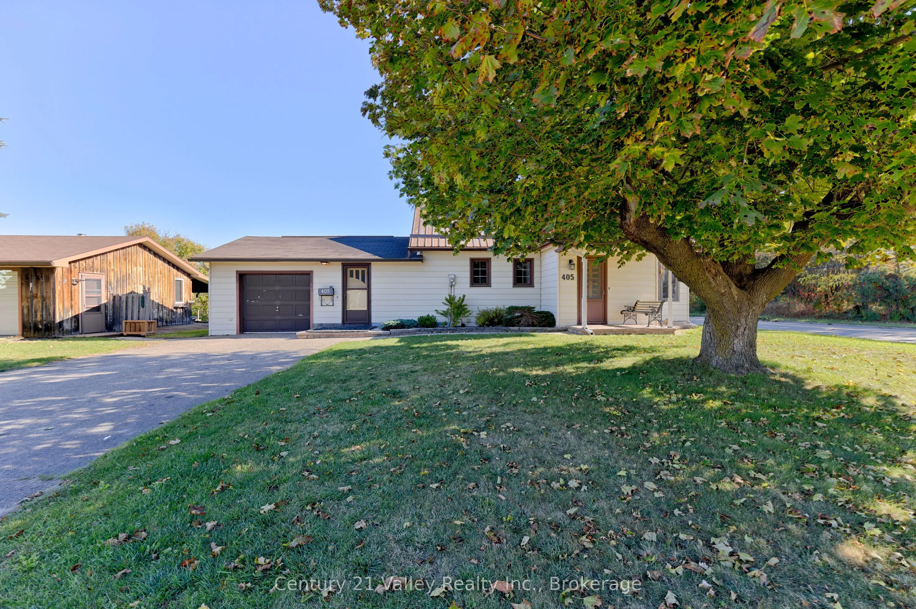 405 Moore Street, ON K7V 1L8