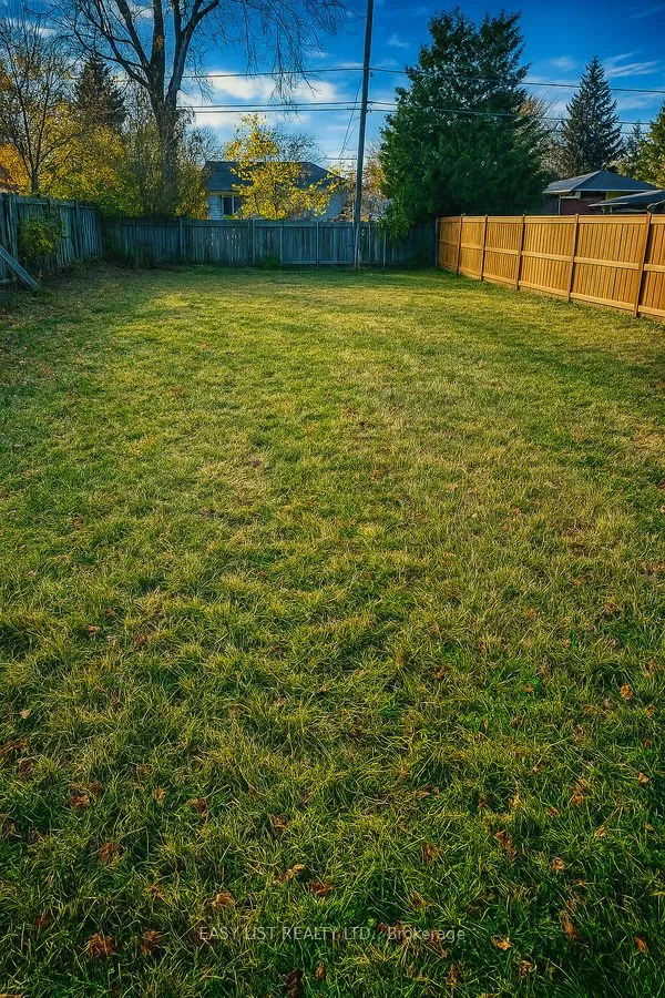 1121 Fairview Boulevard, ON N8S 3E8