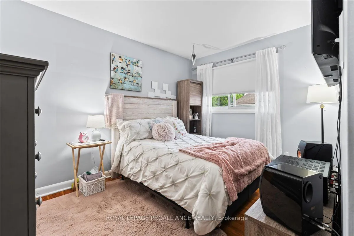 23 Alfred Drive, ON K8N 4M6