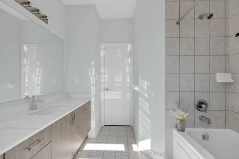 41 Trail Bank Gardens, ON L8B 1Y5