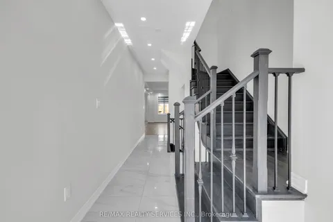 41 Trail Bank Gardens, ON L8B 1Y5