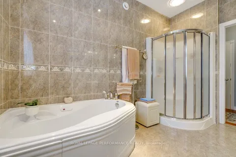 6802 RIVERVIEW Drive, ON K6H 7M1