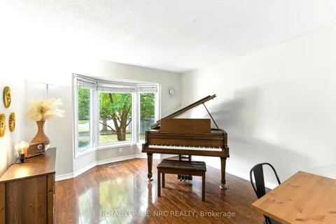 260 Gadsby Avenue, ON L3C 6N5