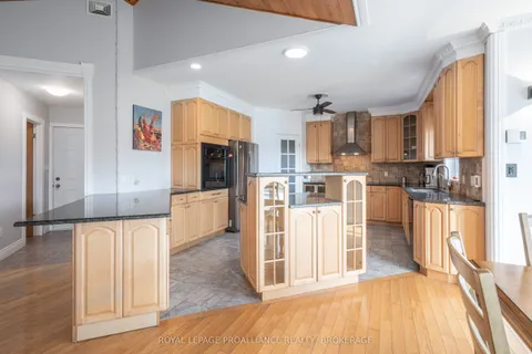 10 North Shore Road, ON K7G 2V6