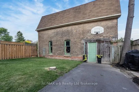 115 Winniett Street, ON N3T 1N1