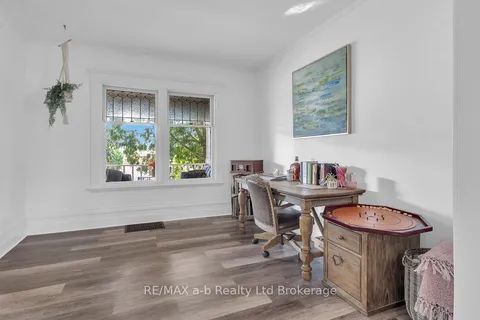 115 Winniett Street, ON N3T 1N1