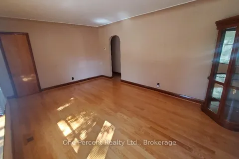 128 Woods Street, ON N5A 1M4