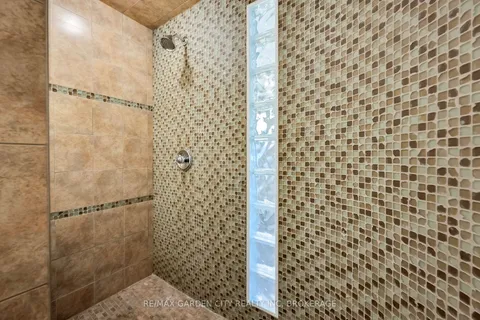 82 Terrace Avenue, ON L3C 2C4