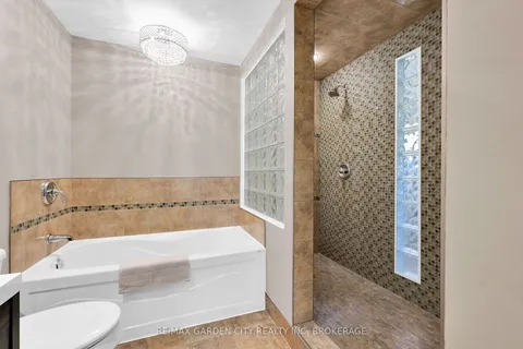 82 Terrace Avenue, ON L3C 2C4